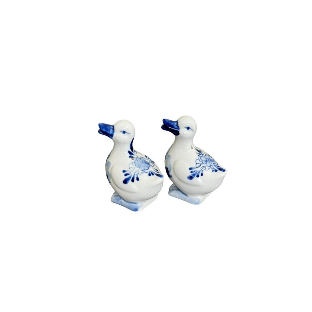 Delft Blue Handpainted Ducks In A Basket Salt And Pepper Shaker Set Vintage - Picture 7 of 11
